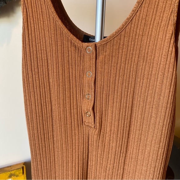 Doe and Rae Women's Tan Ribbed Tank Top - Picture 2 of 3